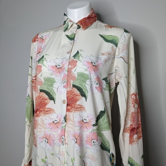 ✨3/$15 Plum Pretty Sugar cream & peach floral button up XS/S - Picture 4 of 8